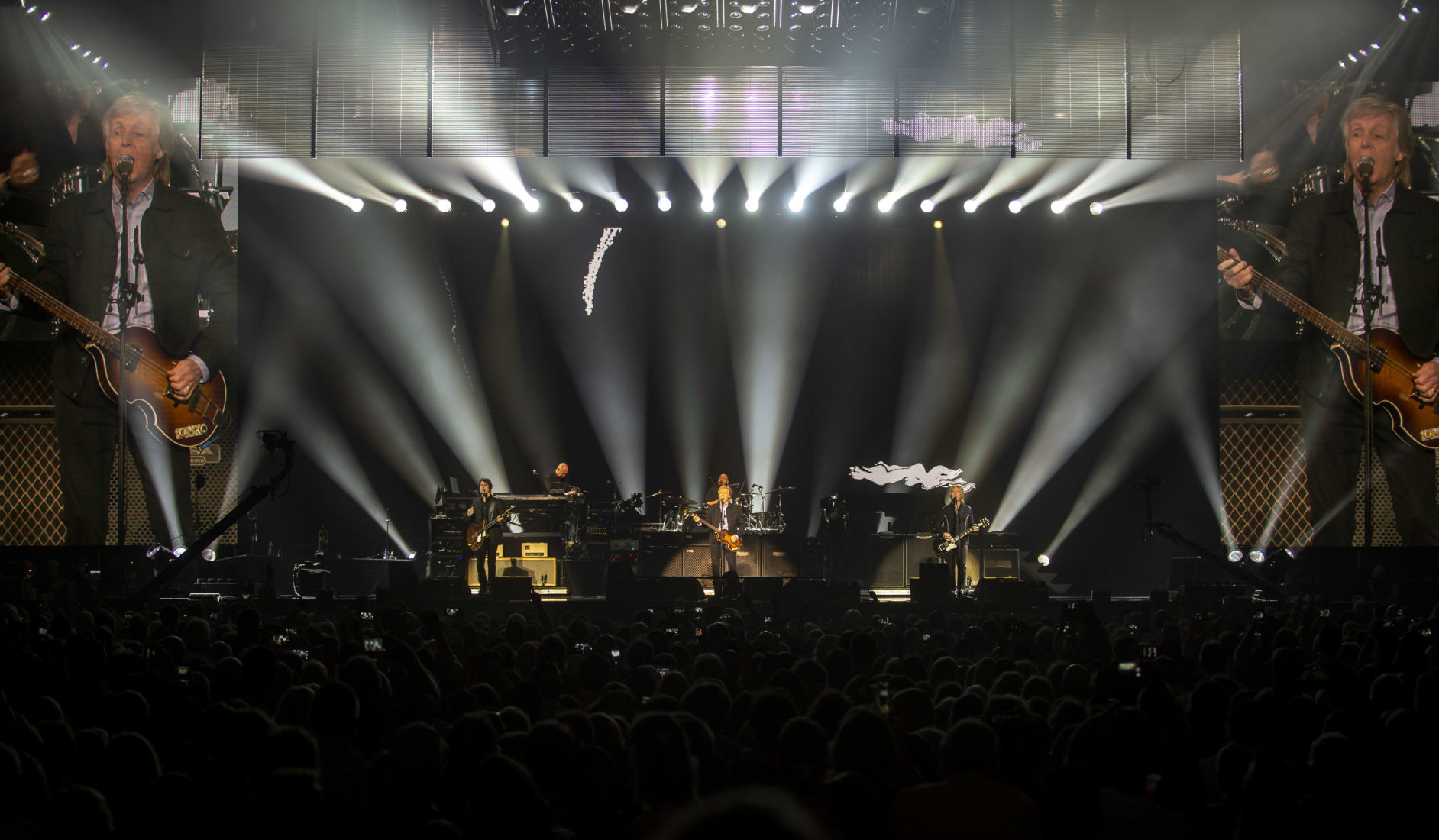 061219-McCartney-Concert-022